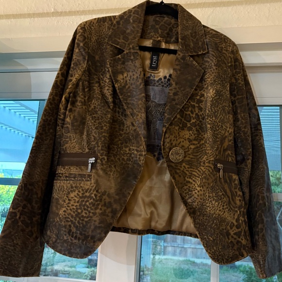 Tryst New York women’s leather blazer - Picture 9 of 16